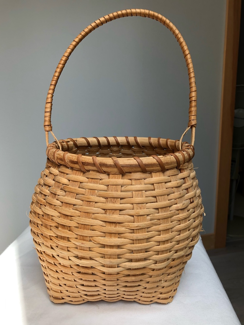 Vtg Woven Wicker Shaker Basket